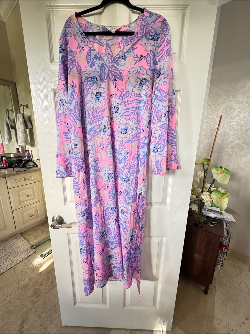 Lilly Pulitzer size med Women's Pink & Blue Floral Long Sleeve cover up